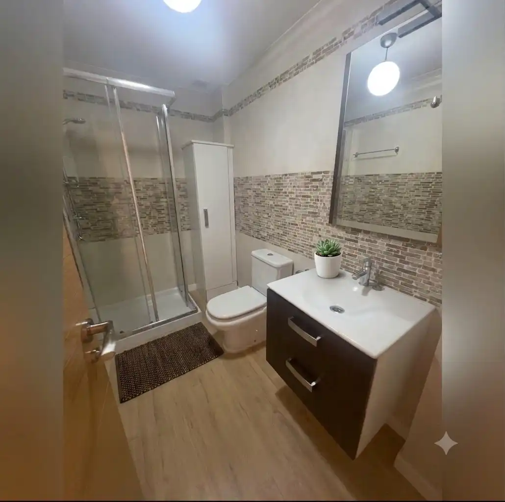 Badezimmer von Wohnungen zur Miete in Toledo mit Klimaanlage, Heizung und Parkett