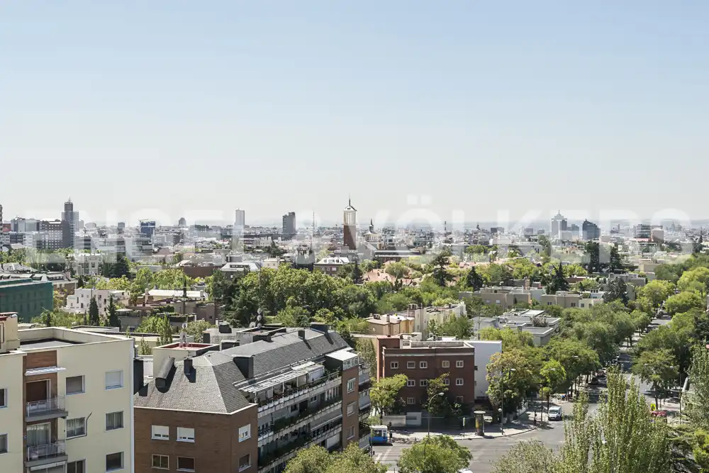 Außenansicht von Wohnung zur Miete in Madrid mit Klimaanlage, Heizung und Parkett