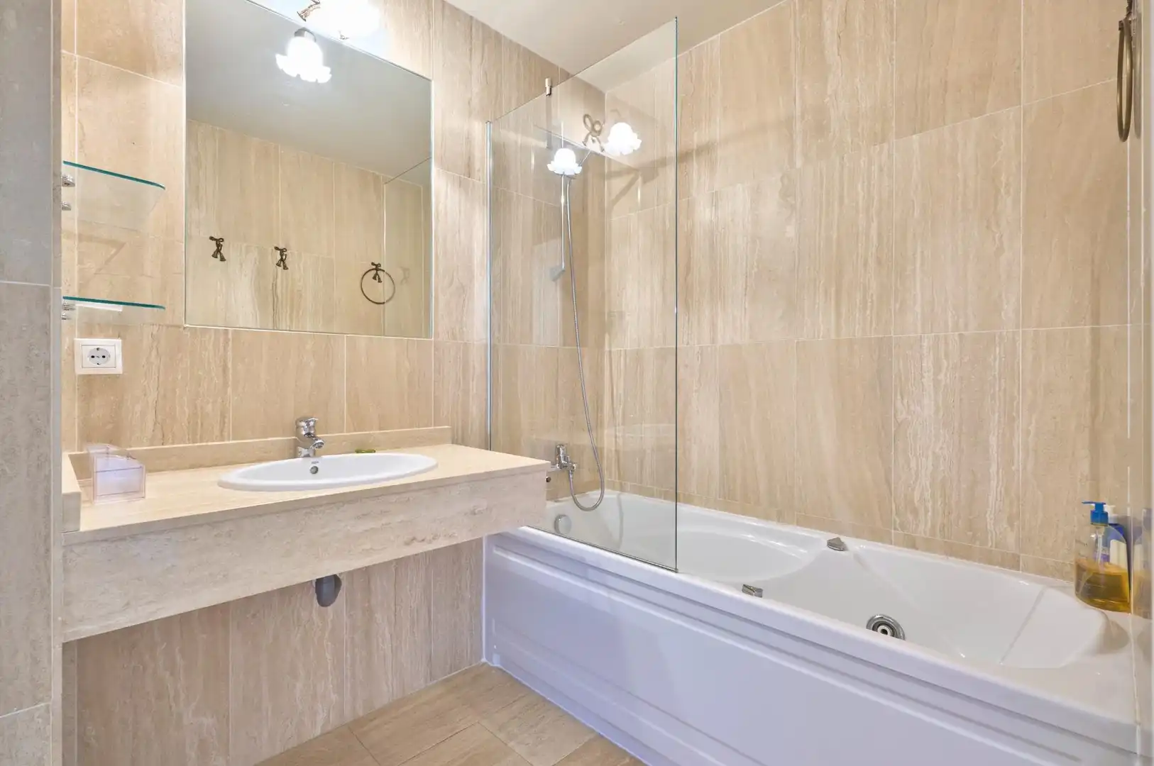 Badezimmer von Wohnung zur Miete in Jerez de la Frontera mit Klimaanlage, Heizung und Terrasse