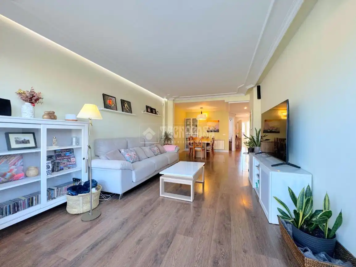 Wohnzimmer von Einfamilien-Reihenhaus zum Verkauf in Arroyomolinos (Madrid) mit Klimaanlage, Heizung und Privatgarten