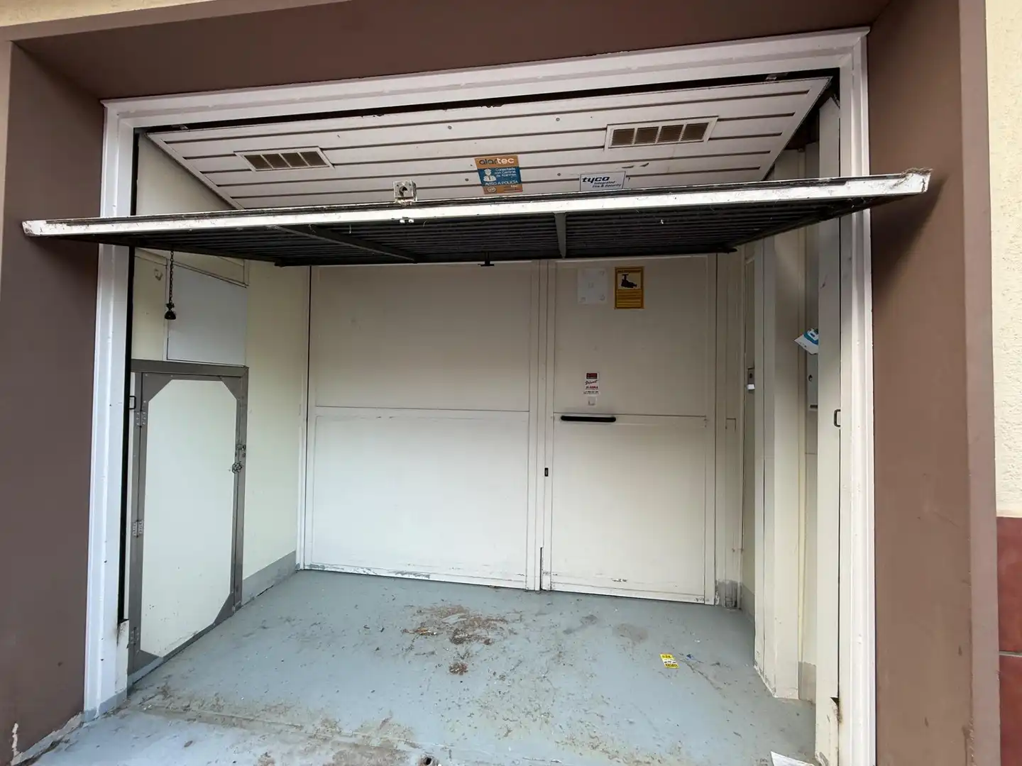 Aparcament de Local en venda en Sabadell amb Aire condicionat