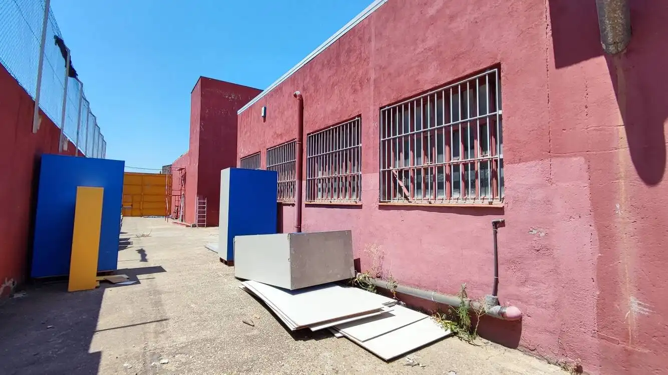 Außenansicht von Fabrikhallen zur Miete in Barberà del Vallès