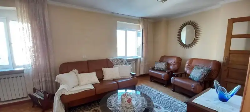 Wohnzimmer von Einfamilien-Reihenhaus zum Verkauf in Oviedo  mit Privatgarten, Möbliert und Ofen