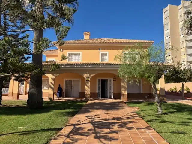 Außenansicht von Erdgeschoss zum Verkauf in La Manga del Mar Menor mit Klimaanlage, Privatgarten und Schwimmbad