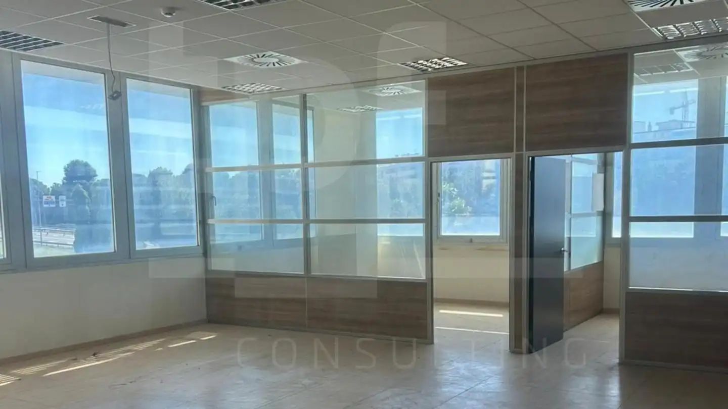 Oficina de lloguer a Botiguers