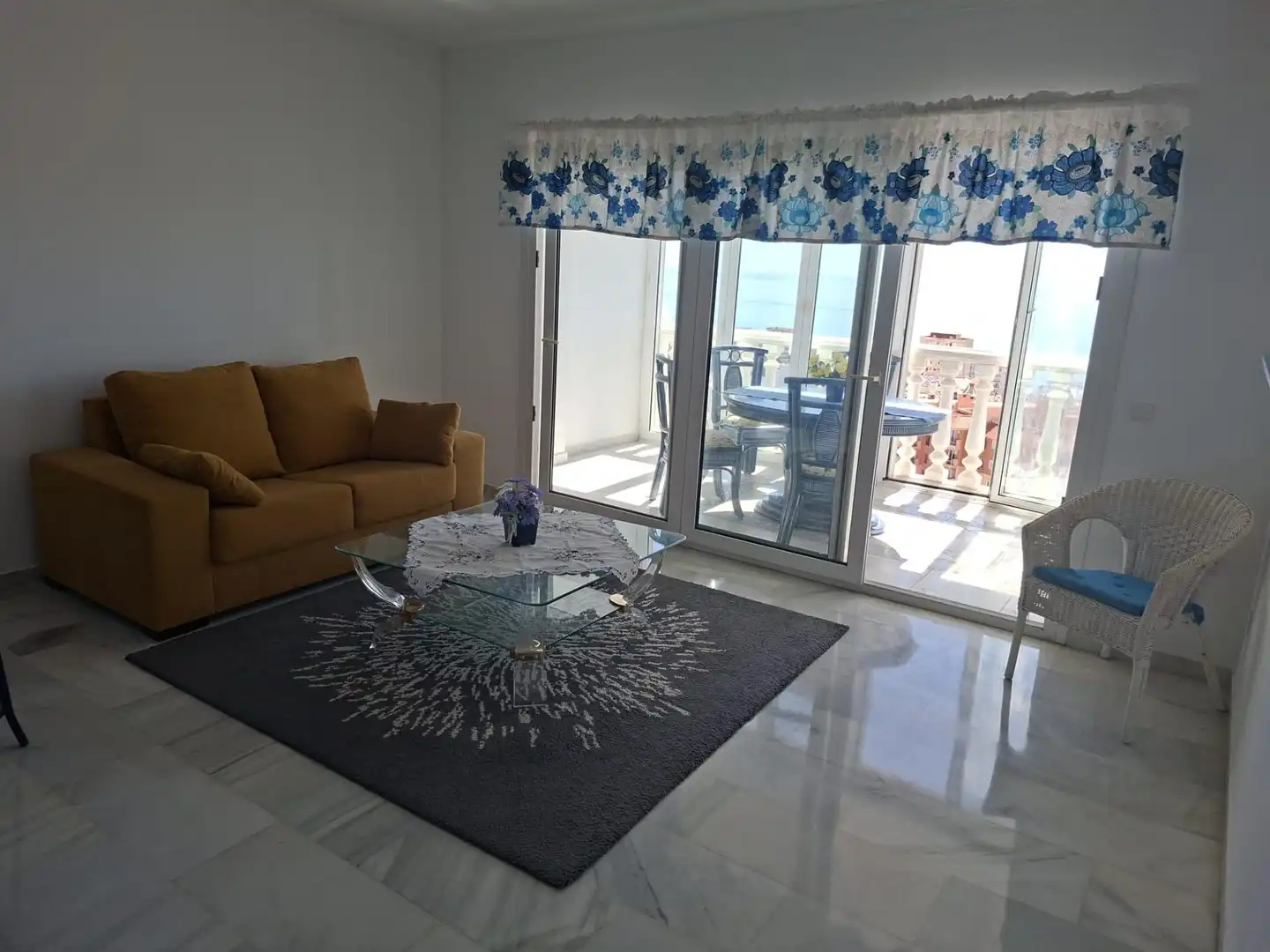 Wohnzimmer von Erdgeschoss zum Verkauf in Fuengirola mit Terrasse, Möbliert und Gemeinschaftspool