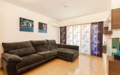 Living room of Flat for sale in  Valencia Capital  with Air Conditioner and Balcony