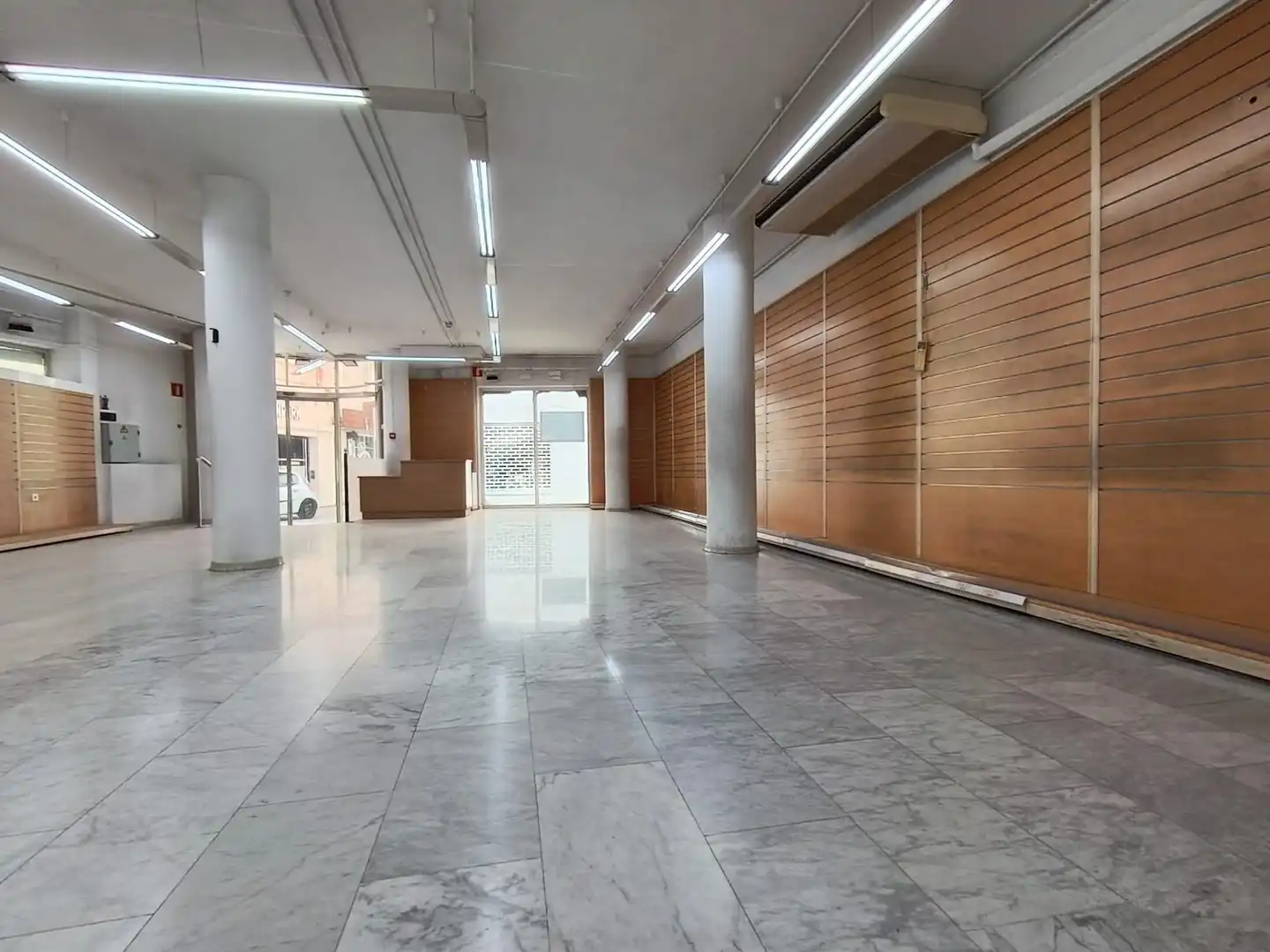 Local comercial de lloguer a Centre - Sant Oleguer