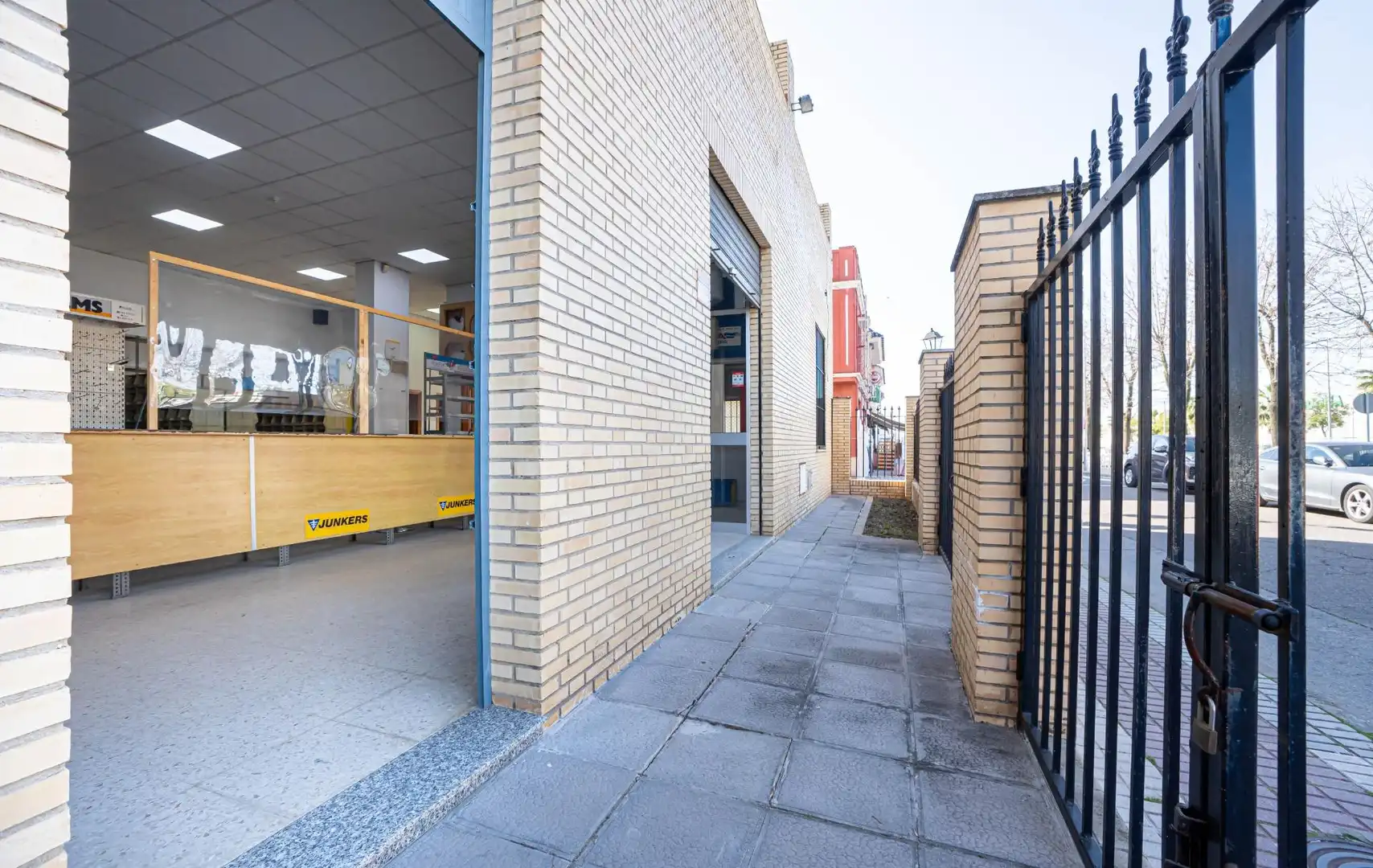 Business premises for sale in Avenida CONSTITUCION 38, imagen 3
