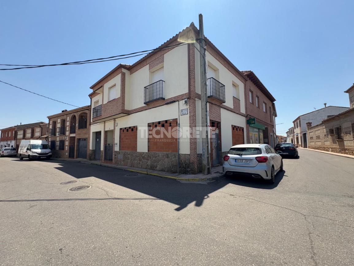 Exterior view of House or chalet for sale in La Pueblanueva  with Heating, Terrace and Balcony