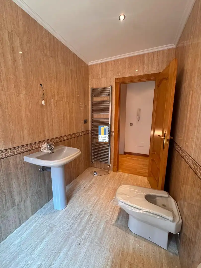 Bany de Casa adosada en venda en Zamora Capital  amb Calefacció, Jardí privat i Parquet