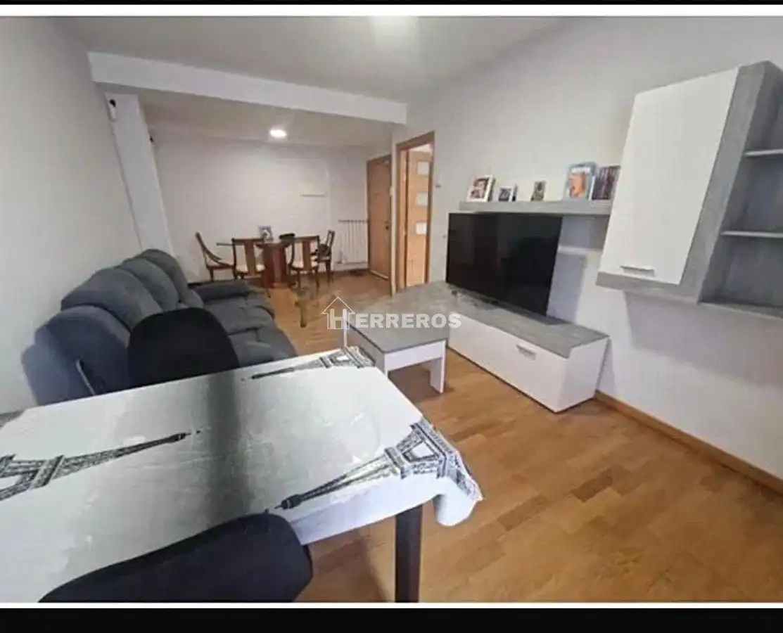 Sala de estar de Piso en venta en Albelda de Iregua con Calefacción, Parquet y Terraza