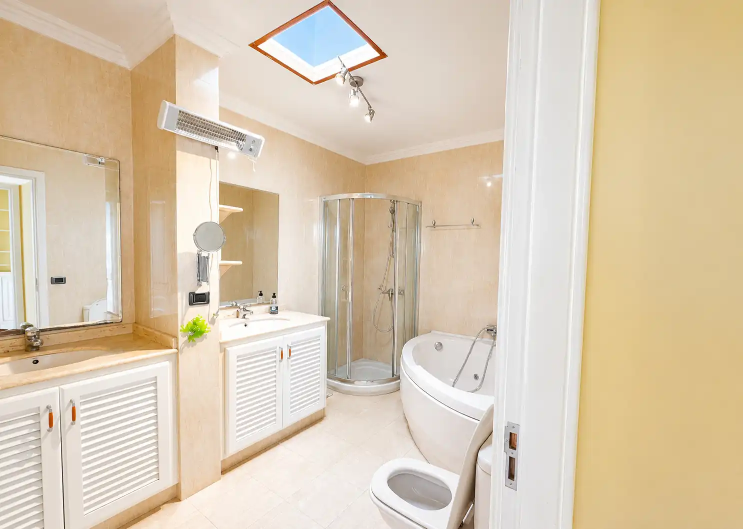 Baño de Casa adosada en venta en Arico con Terraza, Amueblado y Lavadora