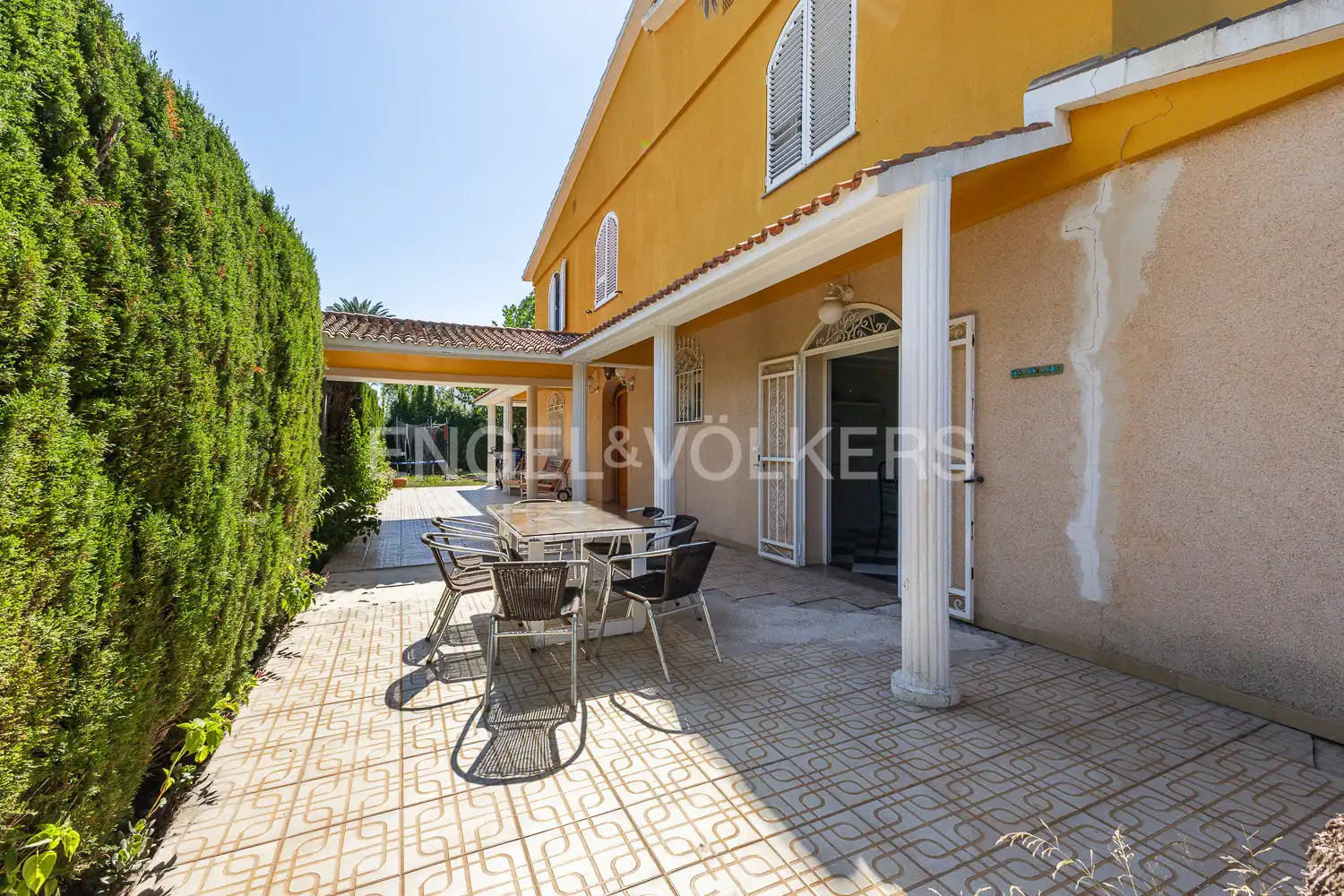 Vista exterior de Casa o xalet en venda en Castellón de la Plana / Castelló de la Plana amb Calefacció, Jardí privat i Piscina