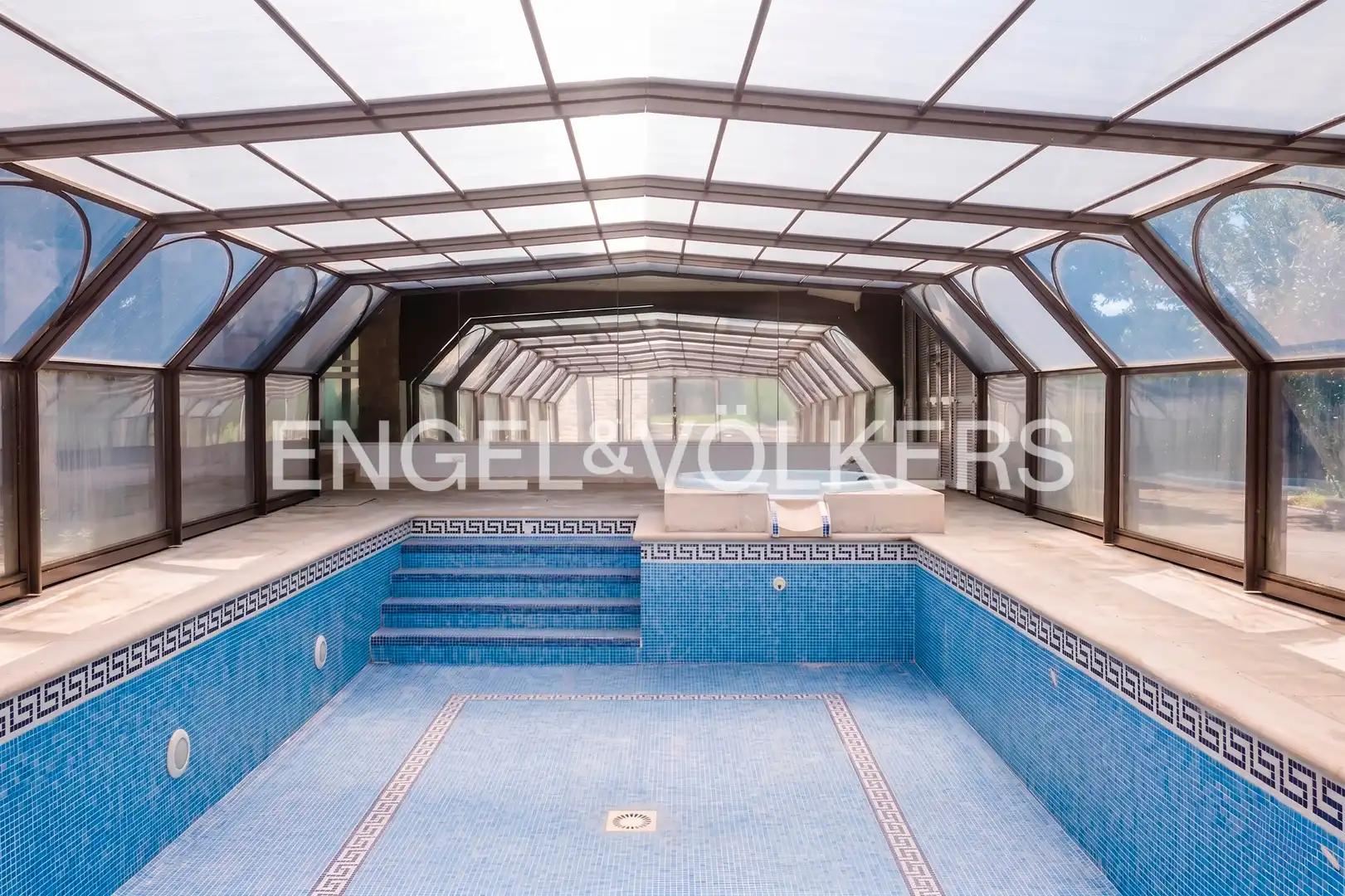 Piscina de Finca rústica en venta en Hendaye con Aire acondicionado, Calefacción y Jardín privado