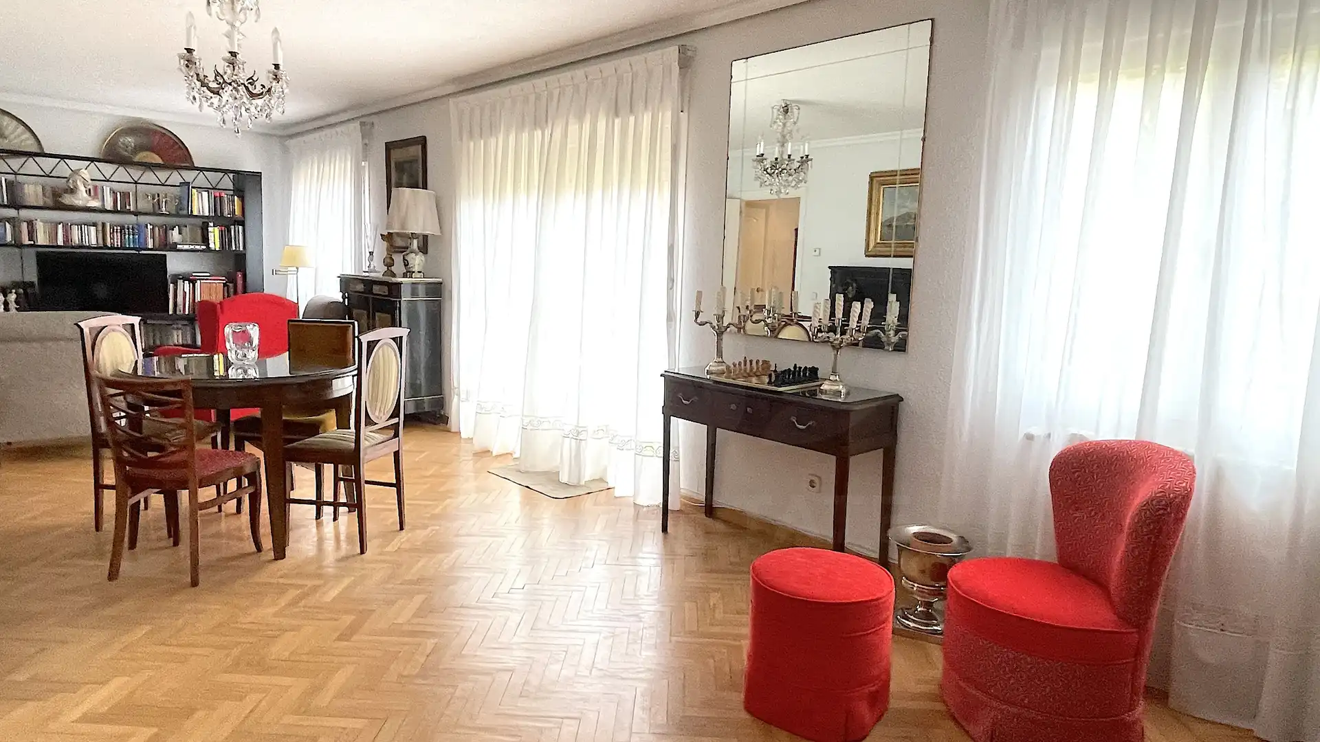 Sala d'estar de Casa adosada en venda en Las Rozas de Madrid amb Calefacció