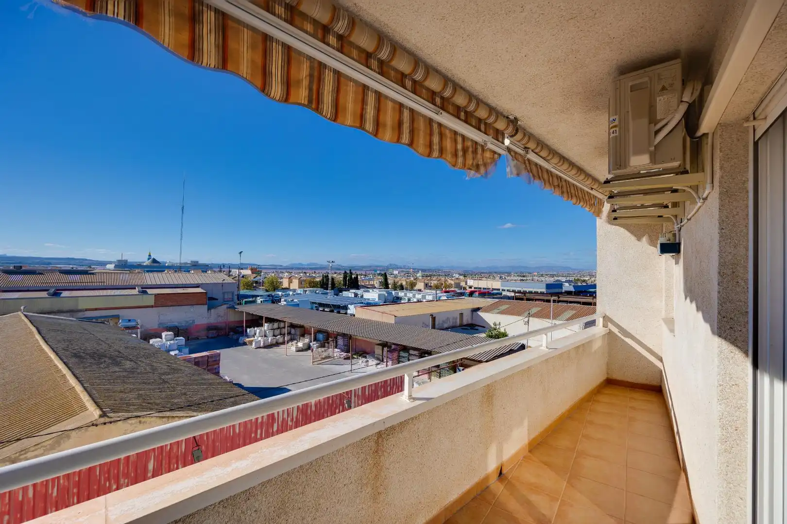 Terraza de Apartamento en venta en Torrevieja con Terraza, Amueblado y Piscina comunitaria