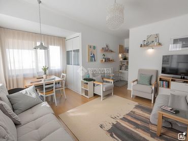Flat with pool for sale in Ensanche