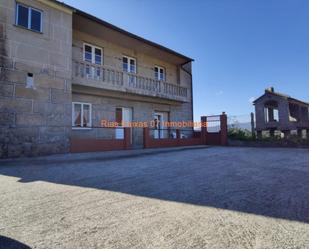 Vista exterior de Casa o xalet en venda en Redondela amb Terrassa i Balcó