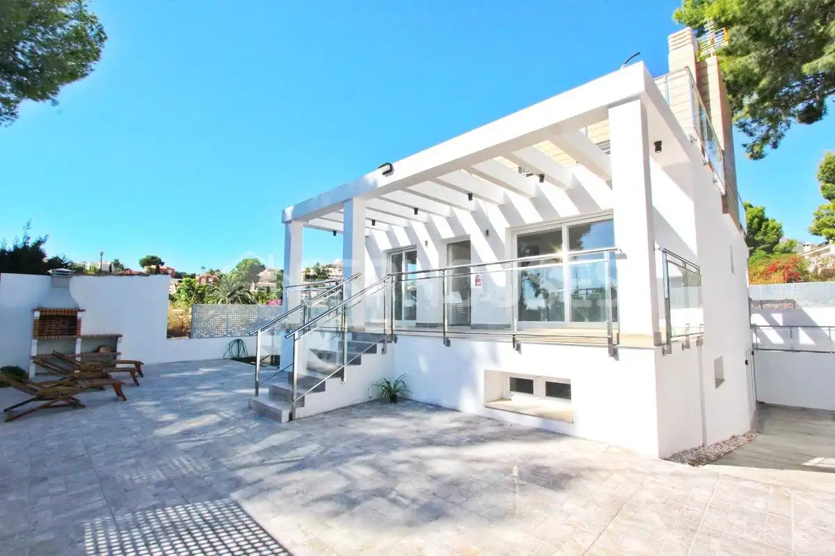 Casa con balcone in vendita a Coloma