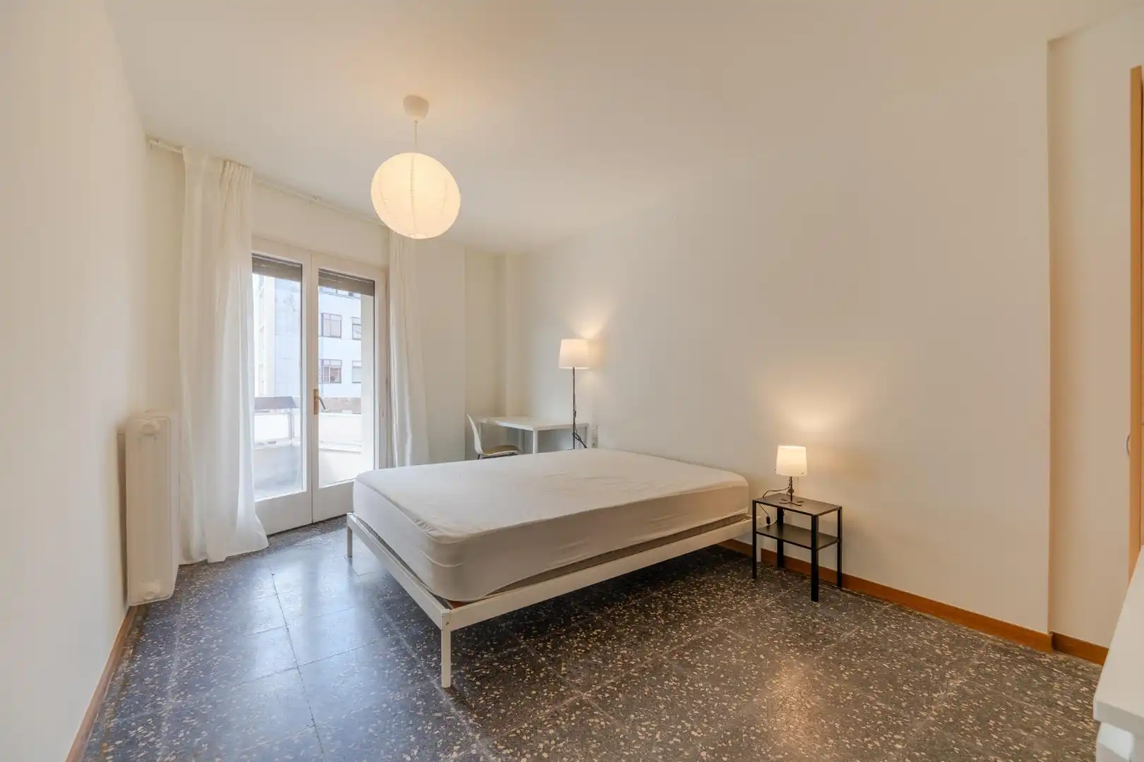 Dormitori de Apartament de lloguer en Girona amb Calefacció, Parquet i Terrassa