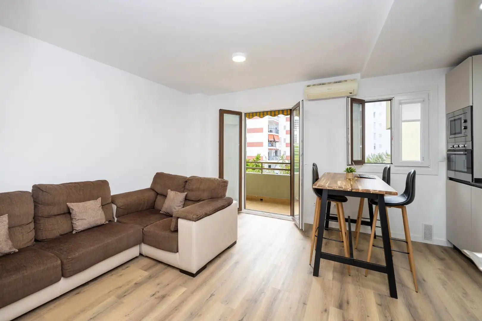 Wohnzimmer von Maisonette zum Verkauf in Salobreña mit Klimaanlage, Heizung und Terrasse