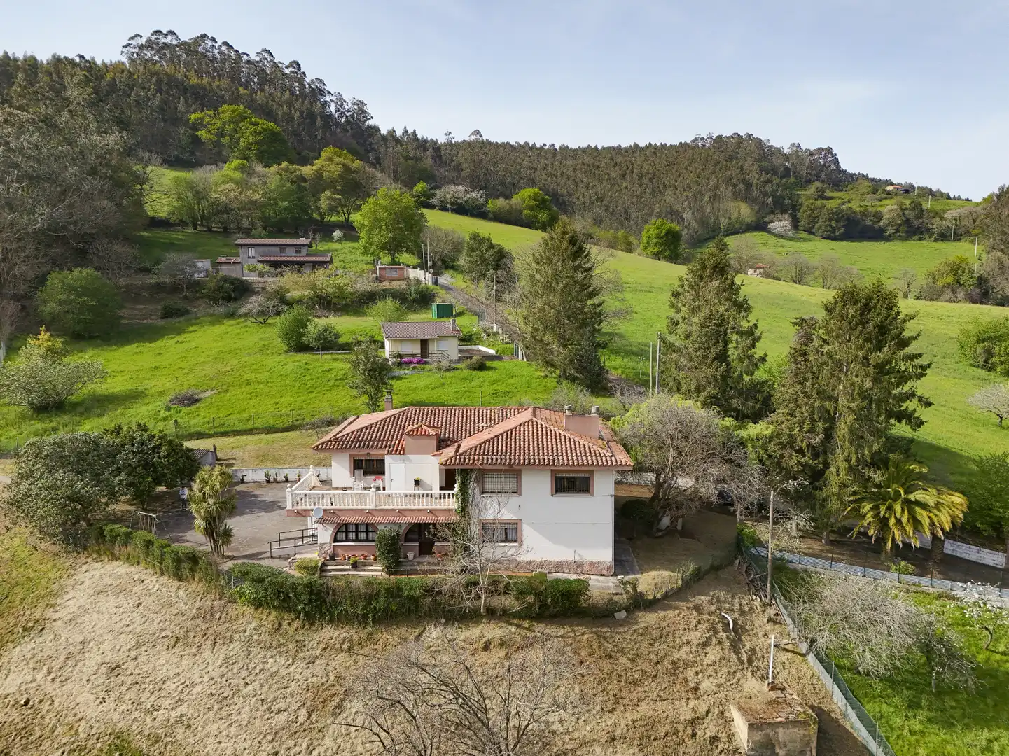 Vista exterior de Casa o xalet en venda en Gijón  amb Calefacció, Parquet i Terrassa