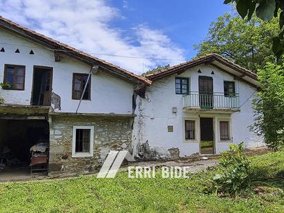 Vista exterior de Finca rústica en venda en Meñaka amb Jardí privat, Traster i Balcó