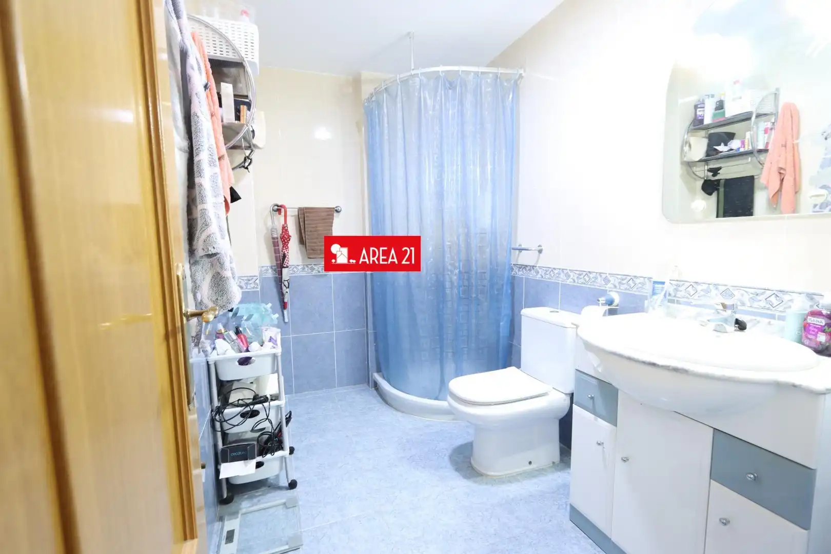 Baño de Piso en venta en La Pobla de Vallbona con Aire acondicionado, Calefacción y Trastero