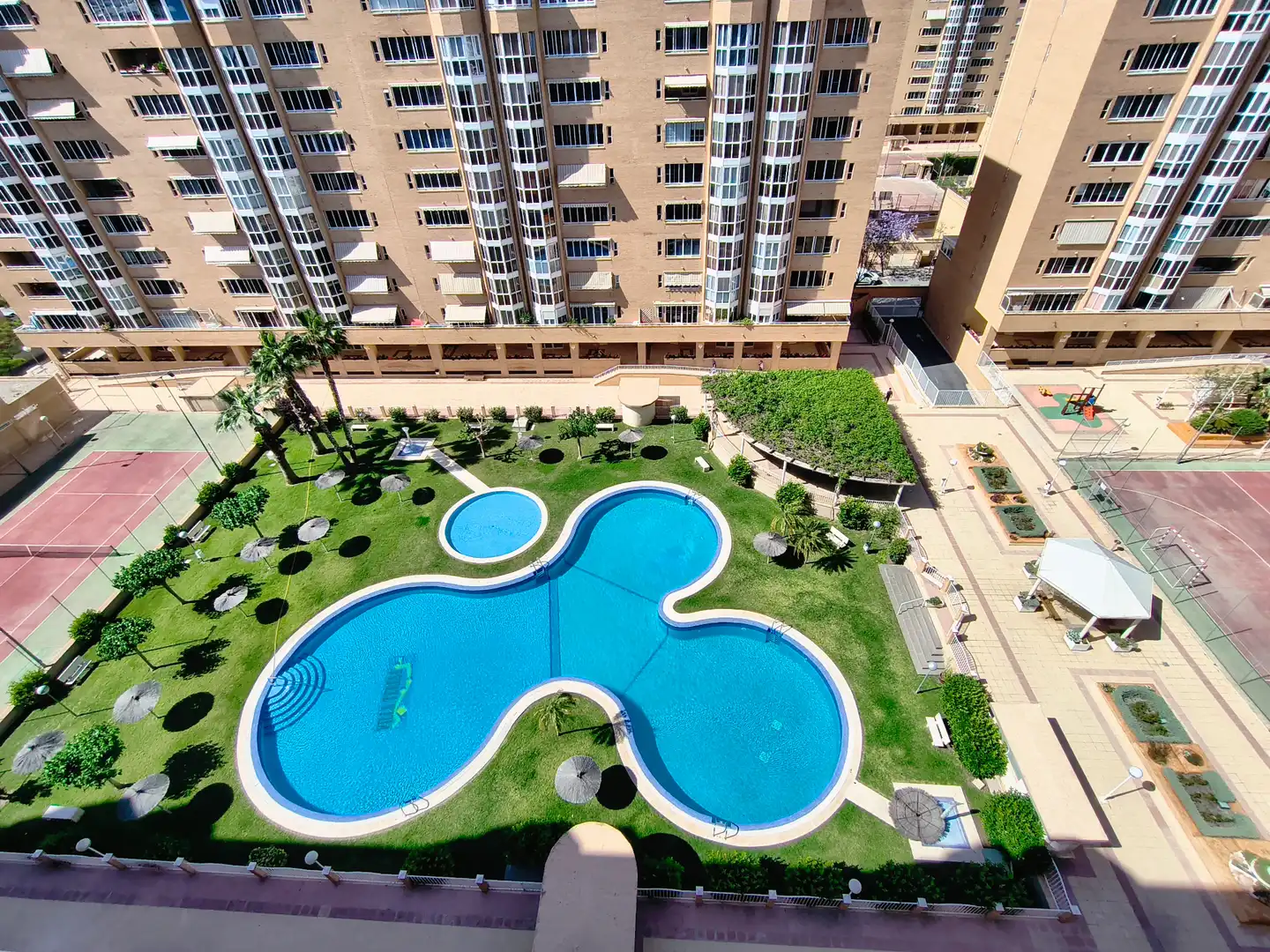 Piscina de Pis en venda en Alicante / Alacant amb Terrassa, Traster i Piscina comunitària