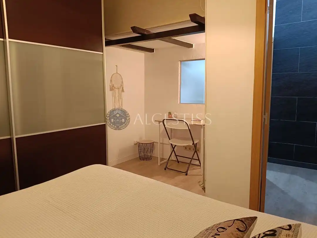 Habitación de Piso en venta en Madrid con Calefacción