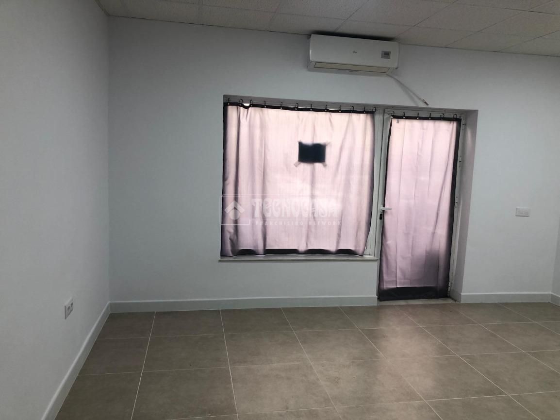 Premises for sale in  Cádiz Capital  with Air Conditioner