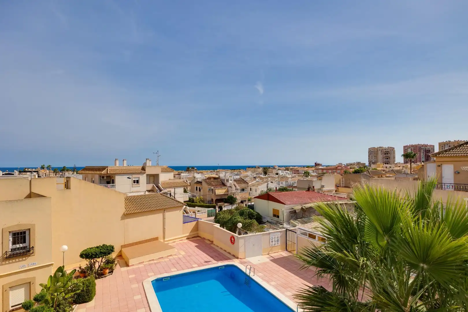 Vista exterior de Casa o chalet en venta en Torrevieja con Terraza