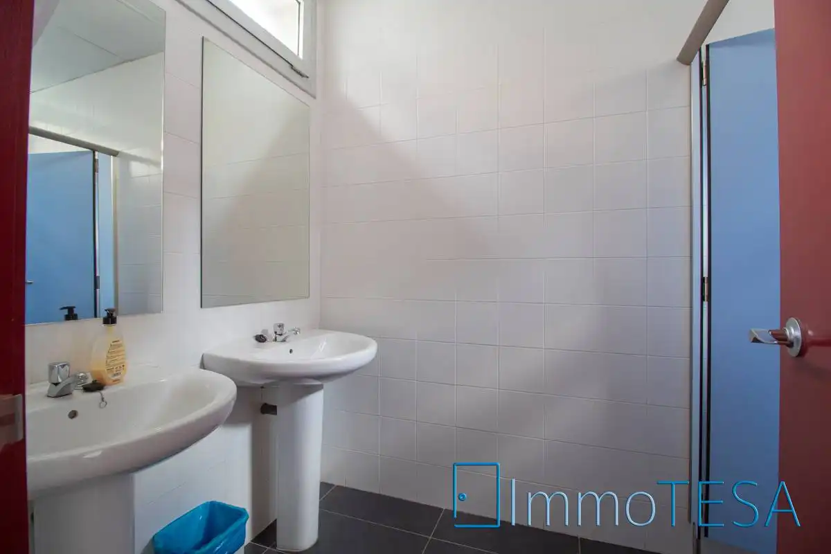 Baño de Oficina en venta en Barberà del Vallès con Aire acondicionado