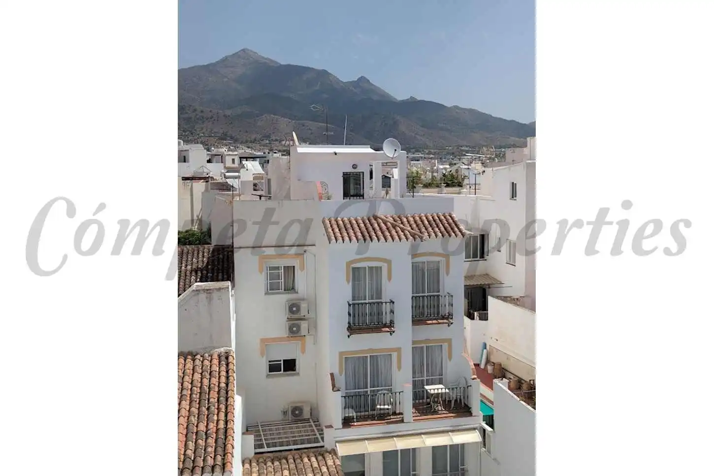 Vista exterior de Casa o xalet en venda en Nerja amb Terrassa, Traster i Balcó