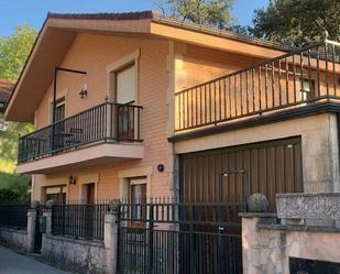 Exterior view of House or chalet for sale in Ramales de la Victoria  with Terrace, Swimming Pool and Balcony