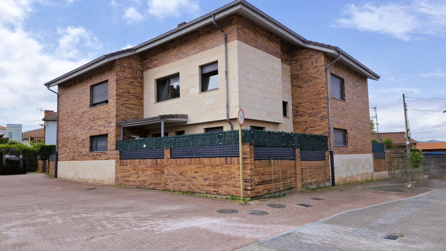 Vista exterior de Dúplex en venda en Torrelavega  amb Aire condicionat, Calefacció i Terrassa