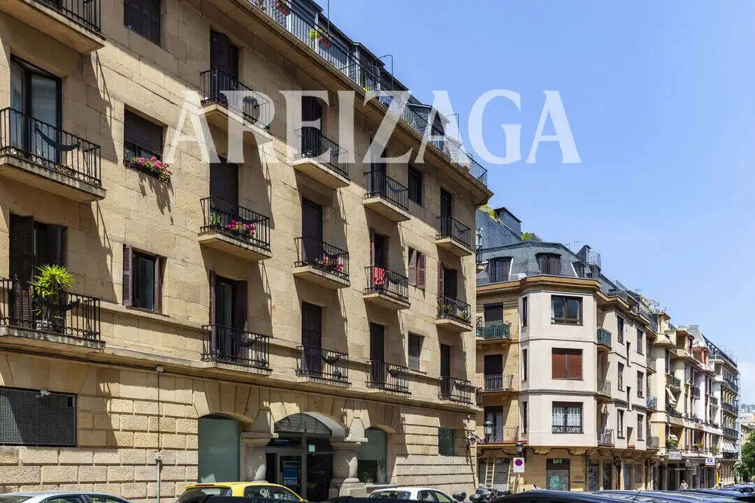 Vista exterior de Piso en venta en Donostia - San Sebastián  con Calefacción y Balcón