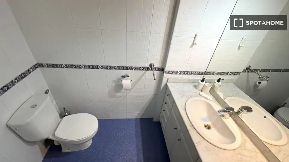 Baño de Piso para compartir en Cerdanyola del Vallès con Aire acondicionado, Calefacción y Terraza