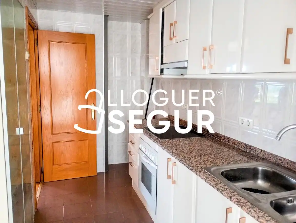 Flat for rent in Carlas Martí y Vilá, Centre