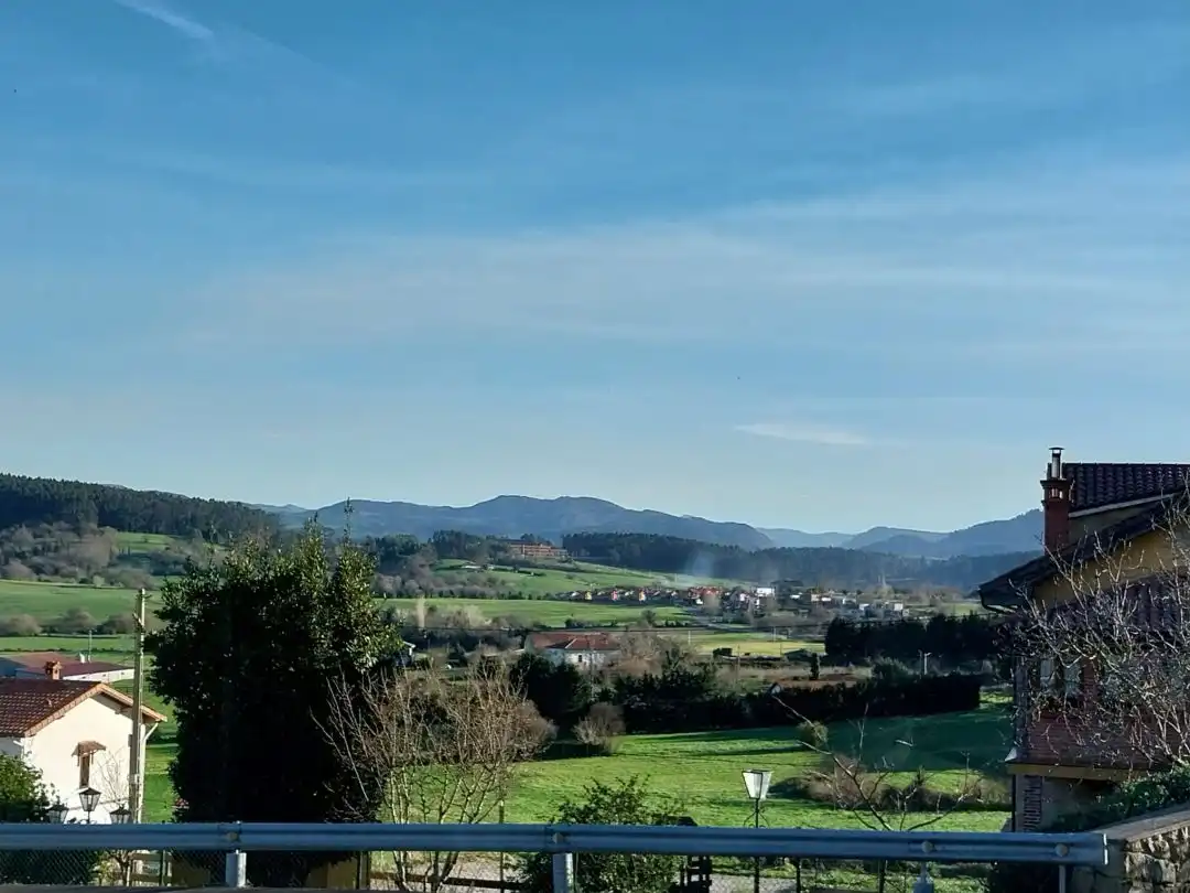 Vista exterior de Local en venda en Santillana del Mar