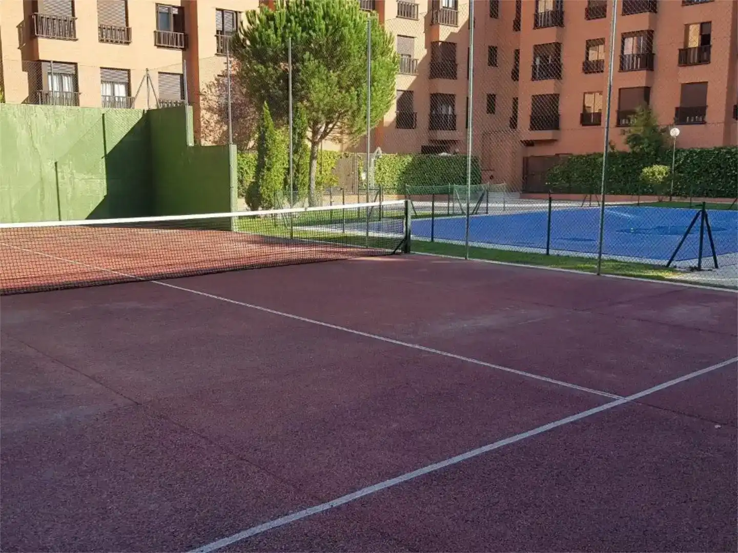 Parkplatz von Wohnung zur Miete in  Madrid Capital mit Klimaanlage, Schwimmbad und Balkon