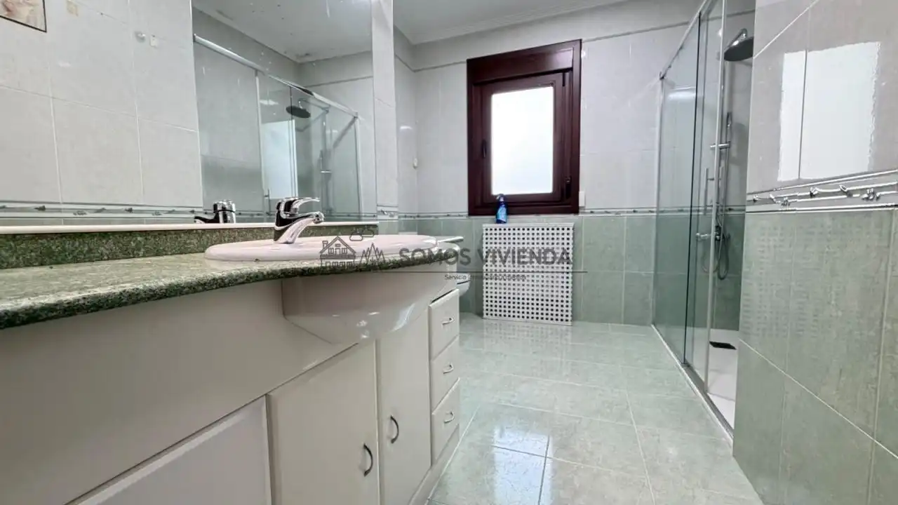 Bathroom of Houses for sale in San Cibrao das Viñas  with Heating, Private garden and Storage room
