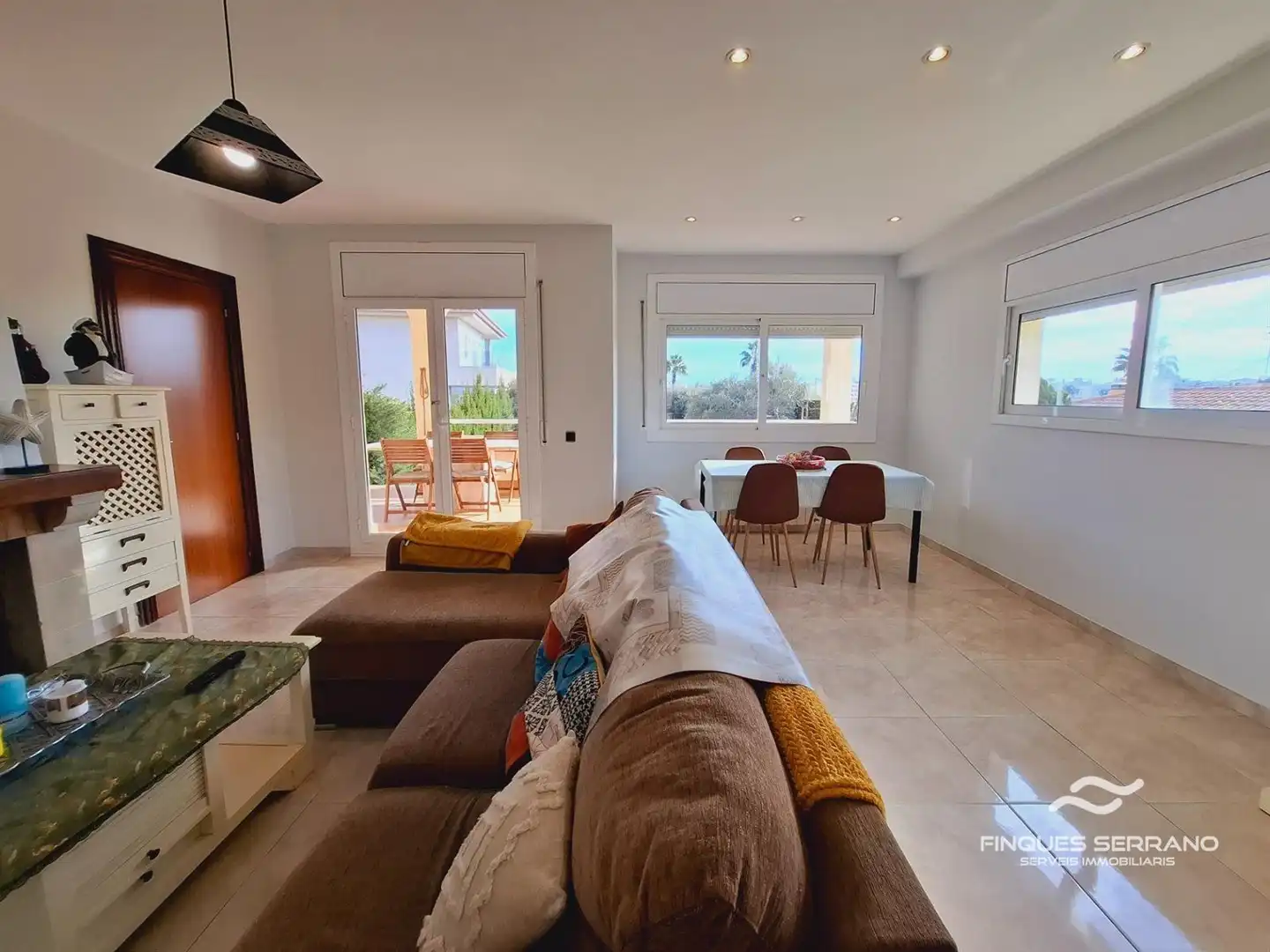 Sala de estar de Casa adosada en venta en Calafell con Calefacción, Terraza y Piscina