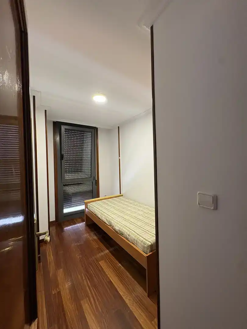 Dormitori de Pis de lloguer en Nigrán amb Piscina i Balcó