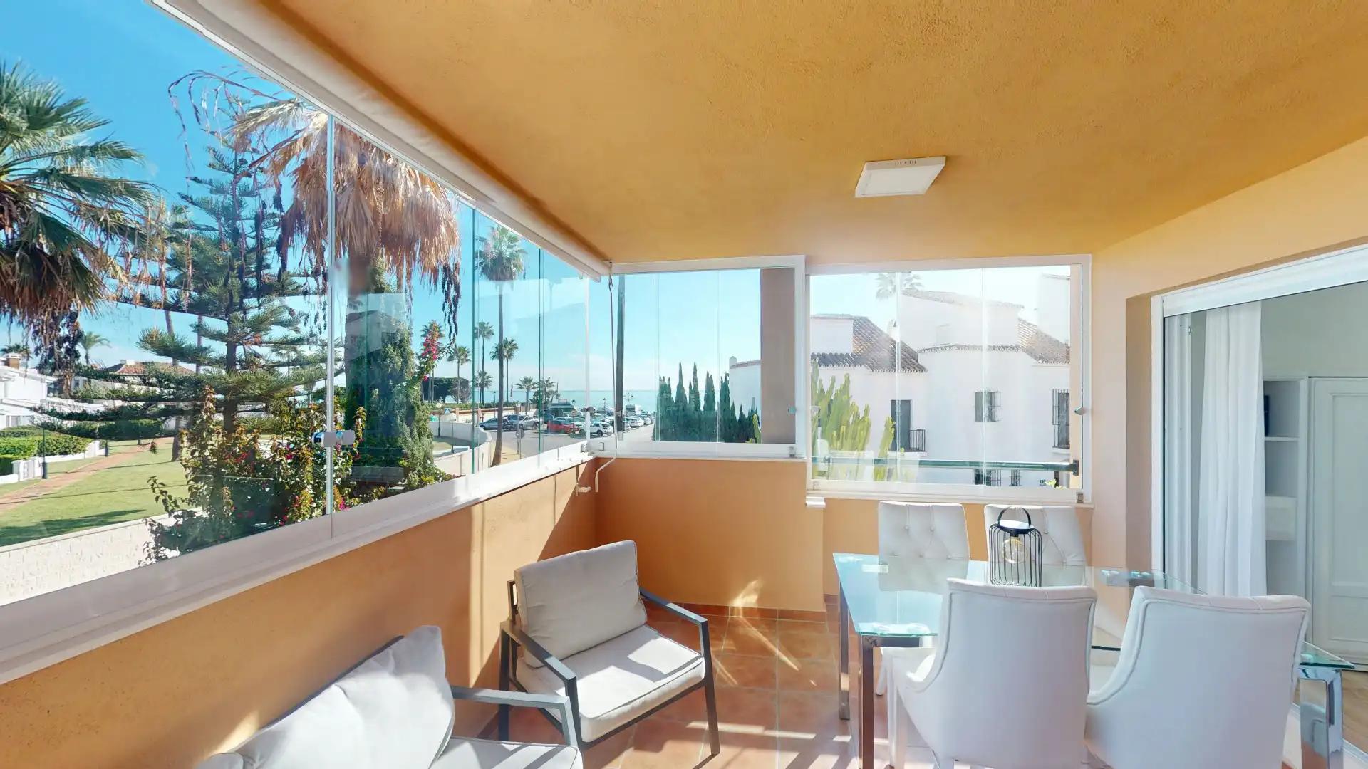 Vista exterior de Apartament en venda en Marbella amb Aire condicionat, Terrassa i Traster