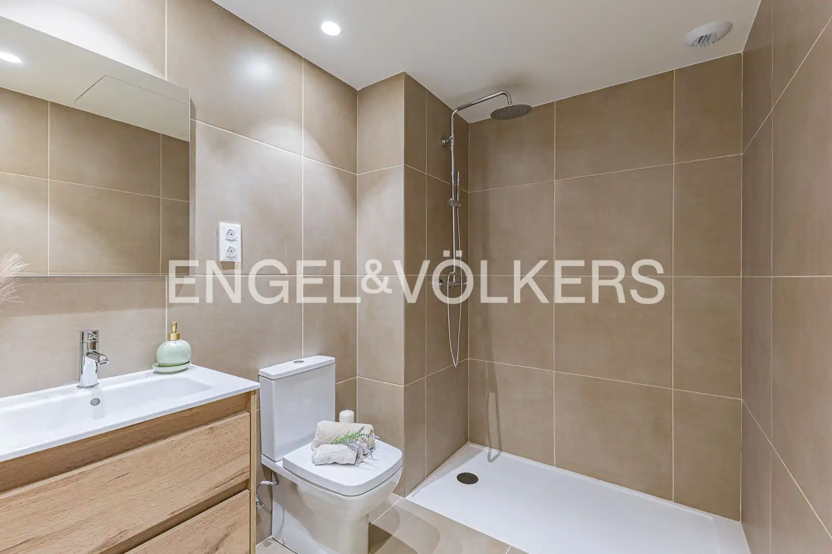 Bathroom of Flat for sale in Barcelona  with Air Conditioner, Heating and Parquet flooring