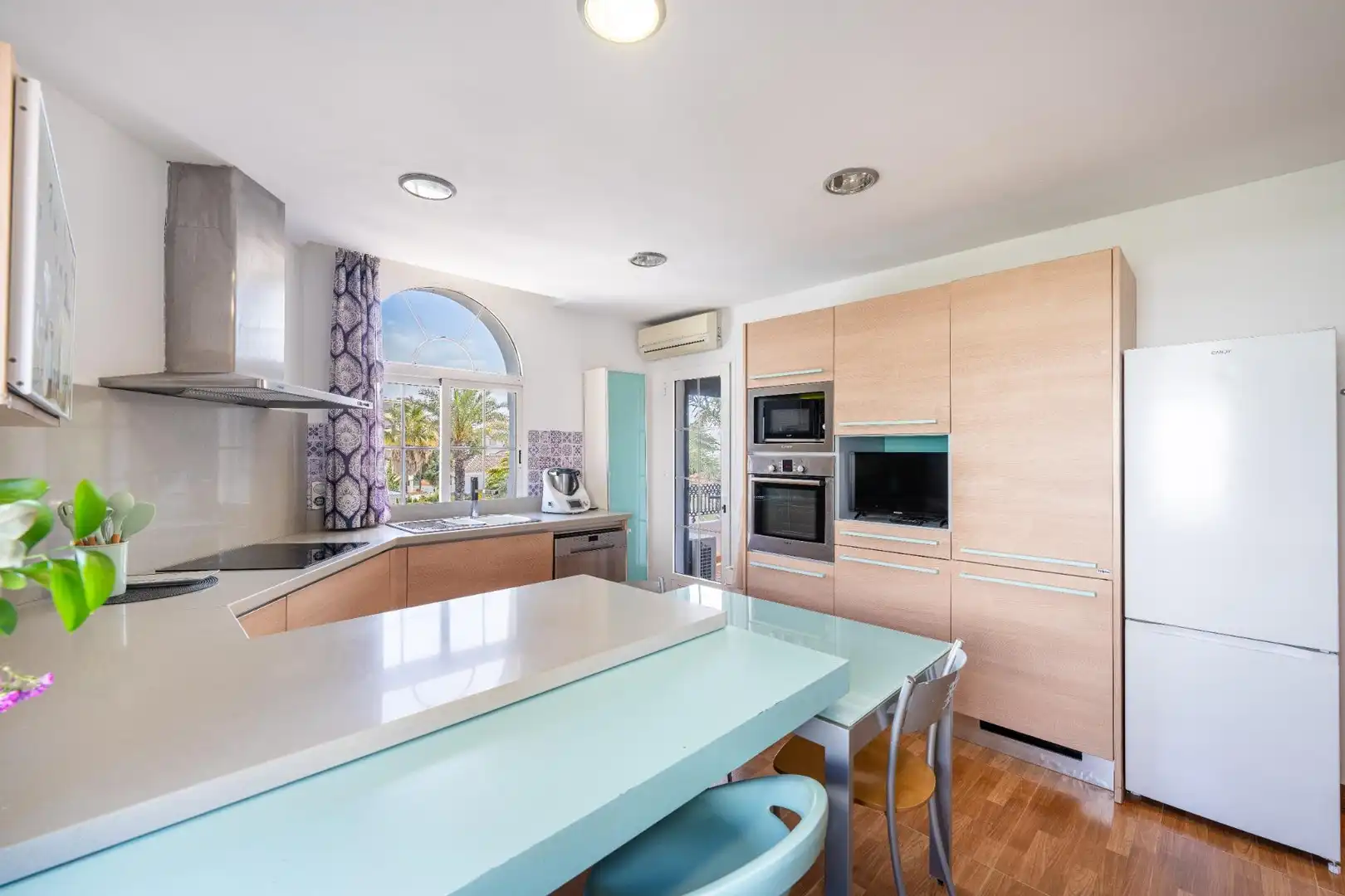 Cocina de Casa o chalet en venta en Roquetas de Mar con Aire acondicionado, Calefacción y Jardín privado