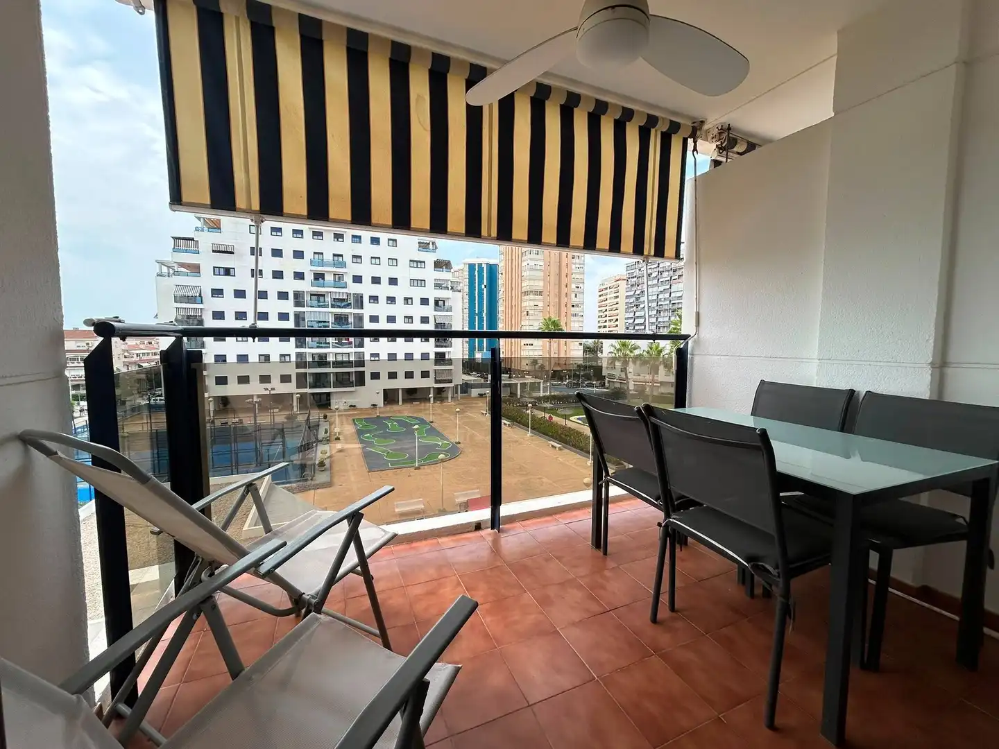Terrasse von Wohnungen zur Miete in La Pobla de Farnals mit Klimaanlage, Heizung und Terrasse