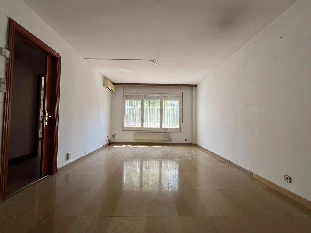 Wohnzimmer von Erdgeschoss zum Verkauf in Tarragona mit Terrasse